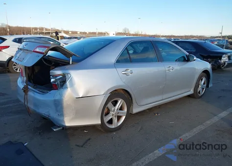 2014 Toyota Camry Se z USA, uszkodzony, nr VIN 4T1BF1FK7EU432165